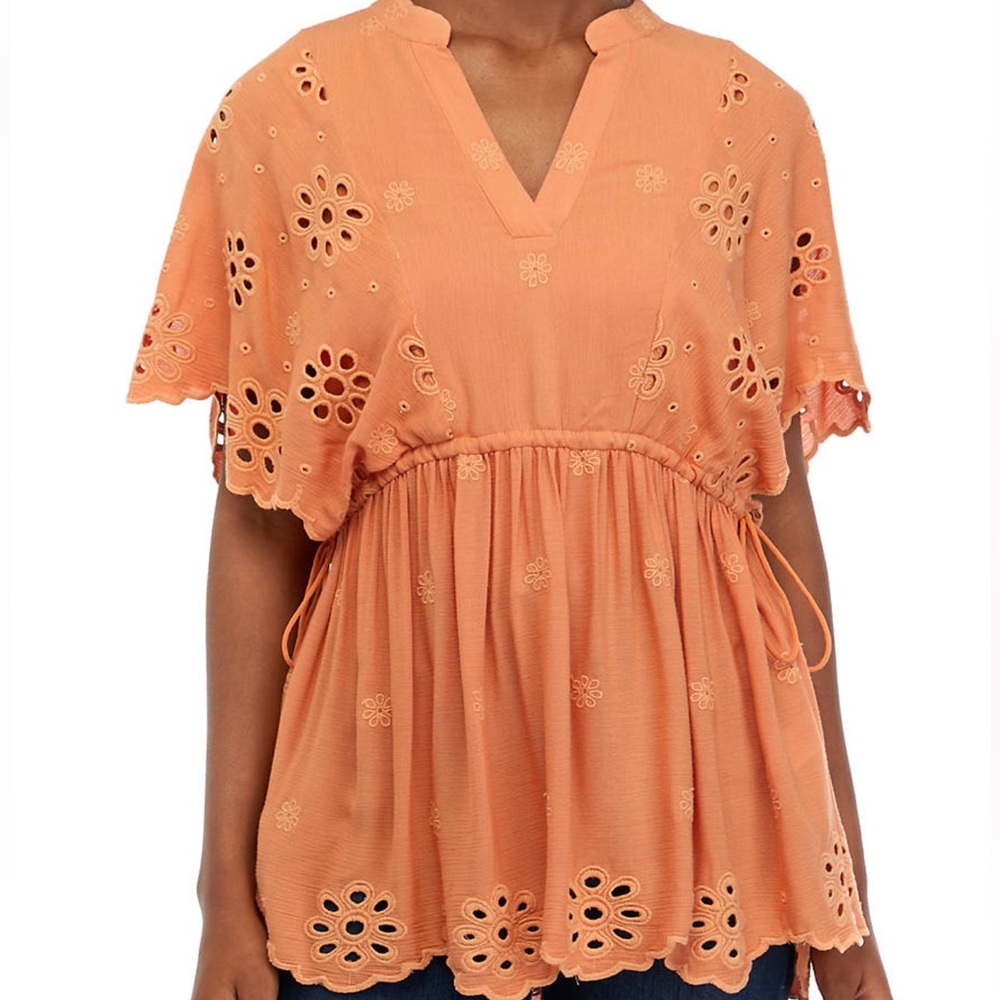 T TAHARI
Women's Split Neck Eyelet Peplum Top